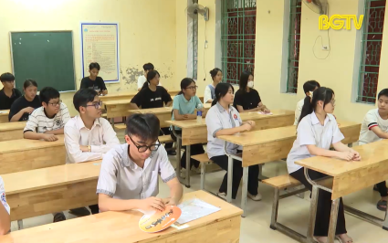 Hơn 24,5 ngh&igrave;n th&iacute; sinh l&agrave;m thủ tục đăng k&yacute; dự thi v&agrave;o lớp 10 THPT