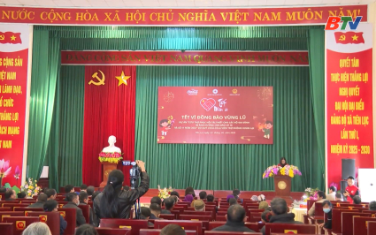 Hơn 500 hộ kh&oacute; khăn được hỗ trợ tại chợ Tết nh&acirc;n &aacute;i x&atilde; Ti&ecirc;n Lục v&agrave; K&eacute;p 