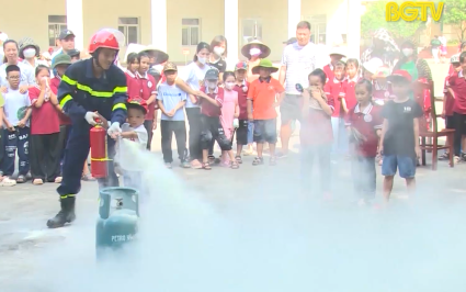 Hướng dẫn kỹ năng ph&ograve;ng ch&aacute;y, chữa ch&aacute;y cho học sinh