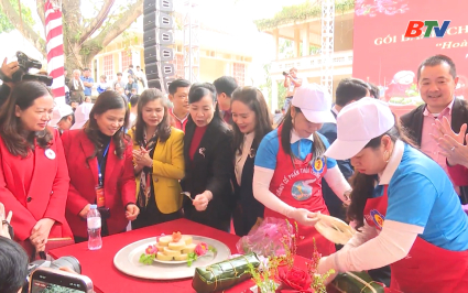Khai hội Lễ hội b&aacute;nh chưng V&acirc;n 