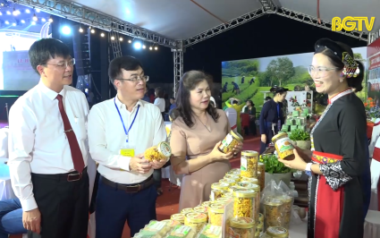 Khai mạc Lễ hội x&uacute;c tiến ti&ecirc;u thụ g&agrave; đồi Y&ecirc;n Thế
