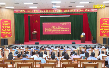 Cập nhật kiến thức mới nhằm đ&aacute;p ứng y&ecirc;u cầu nhiệm vụ ch&iacute;nh trị