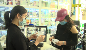 Khan hiếm khẩu trang y tế, người d&acirc;n chuyển sang mua khẩu trang vải kh&aacute;ng khuẩn