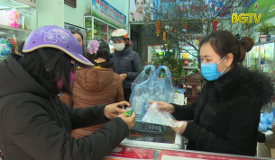 Khẩu trang y tế loạn gi&aacute;, ch&aacute;y h&agrave;ng v&igrave; virus corona