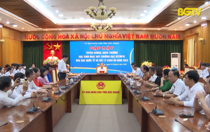 Khen thưởng học sinh đoạt Huy chương Olympic qu&ocirc;́c t&ecirc;́ và khu vực 