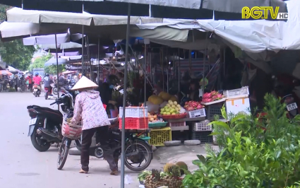 Kh&oacute; giải quyết vi phạm h&agrave;nh lang giao th&ocirc;ng tại thị trấn V&ocirc;i