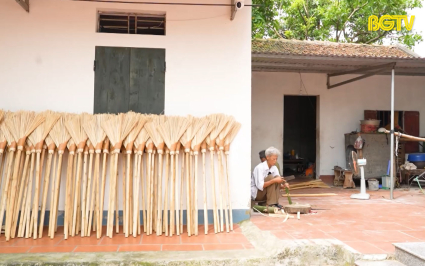 Khởi sắc l&agrave;ng nghề chổi tre Đ&ocirc;ng Am V&agrave;ng 