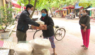 Kh&ocirc;ng bỏ lại người kh&oacute; khăn trong đại dịch Covid- 19