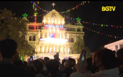 Rộn r&agrave;ng kh&ocirc;ng kh&iacute; đ&ecirc;m Gi&aacute;ng sinh