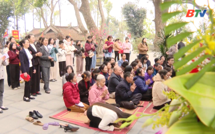 Kh&ocirc;ng kh&iacute; du xu&acirc;n ng&agrave;y m&ugrave;ng 2 Tết của người d&acirc;n khu vực Nam Đuống 