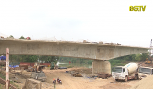 Kh&ocirc;ng kh&iacute; lao động khẩn trương tr&ecirc;n c&ocirc;ng trường