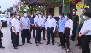 Kh&ocirc;ng lơ l&agrave;, chủ quan, ki&ecirc;n quyết xử l&yacute; c&aacute;c trường hợp vi phạm quy định ph&ograve;ng chống dịch