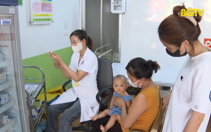 Kh&ocirc;ng n&ecirc;n đổ x&ocirc; đi ti&ecirc;m vắc xin bạch hầu 