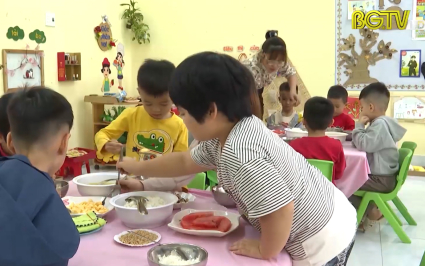 Kiểm so&aacute;t an to&agrave;n thực phẩm trong trường học