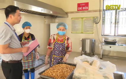 Kiểm so&aacute;t chặt chẽ c&aacute;c bếp ăn tập thể 