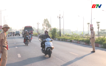 Kiểm so&aacute;t xe đưa đ&oacute;n c&ocirc;ng nh&acirc;n