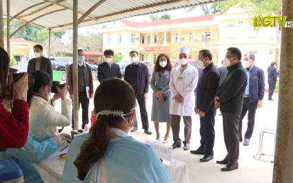 Kiểm tra c&ocirc;ng t&aacute;c ph&ograve;ng, chống dịch trong trường học tại huyện Lạng Giang