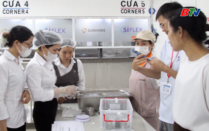 Kiểm tra đột xuất bếp ăn trong KCN sau phản &aacute;nh suất ăn kh&ocirc;ng bảo đảm an to&agrave;n
