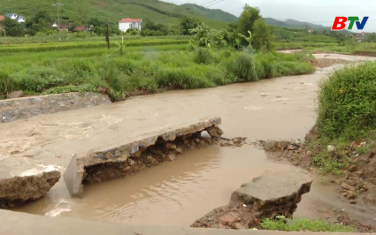 Kiểm tra t&igrave;nh h&igrave;nh ứng ph&oacute; với b&atilde;o số 10 tại x&atilde; Sơn Động