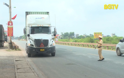 Kiểm tra xe vận tải h&agrave;nh kh&aacute;ch v&agrave; xe container 