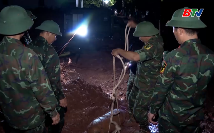 Kịp thời hủy nổ bom trong vườn nh&agrave; d&acirc;n 