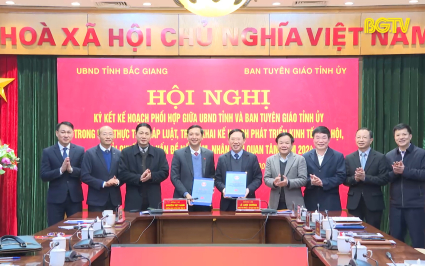 K&yacute; kết phối hợp giữa UBND tỉnh v&agrave; Ban Tuy&ecirc;n gi&aacute;o Tỉnh ủy