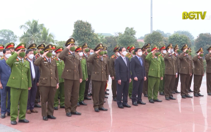 Kỷ niệm 74 năm lực lượng CAND học tập, l&agrave;m theo S&aacute;u điều B&aacute;c Hồ dạy