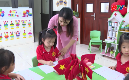 L&aacute; cờ Tổ quốc trong tr&aacute;i tim mỗi người d&acirc;n 