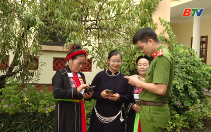 Lan tỏa phong tr&agrave;o "B&igrave;nh d&acirc;n học vụ số" ở v&ugrave;ng cao 