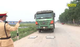 Lạng Giang: Tăng cường kiểm so&aacute;t tải trọng phương tiện