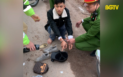 Lạng Giang: Tuần tra giao th&ocirc;ng ph&aacute;t hiện đối tượng t&agrave;ng trữ chất ma t&uacute;y