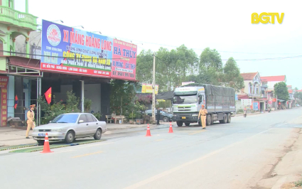 Lạng Giang: Xử l&yacute; nghi&ecirc;m xe &ocirc; t&ocirc; chở h&agrave;ng qu&aacute; khổ, qu&aacute; tải