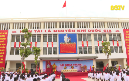 L&atilde;nh đạo tỉnh dự khai giảng tại c&aacute;c huyện, th&agrave;nh phố