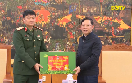 L&atilde;nh đạo Qu&acirc;n khu 1 ch&uacute;c Tết tỉnh Bắc Giang 