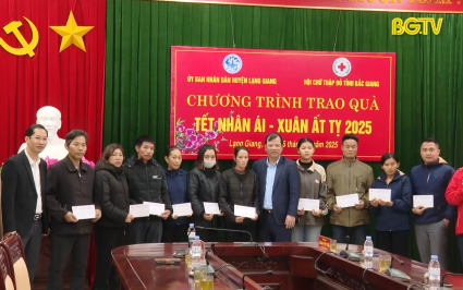 L&atilde;nh đạo tỉnh, c&aacute;c đơn vị thăm, tặng qu&agrave; Tết người c&oacute; c&ocirc;ng, gia đ&igrave;nh kh&oacute; khăn
