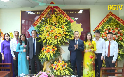 L&atilde;nh đạo tỉnh ch&uacute;c mừng Ng&agrave;y Nh&agrave; gi&aacute;o Việt Nam 
