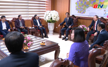 L&atilde;nh đạo tỉnh ch&uacute;c mừng ng&agrave;y Nh&agrave; gi&aacute;o Việt Nam tại Sở Gi&aacute;o dục v&agrave; Đ&agrave;o tạo