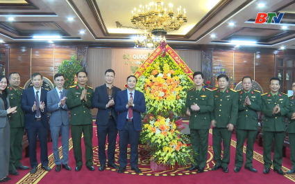 L&atilde;nh đạo tỉnh ch&uacute;c tết Qu&acirc;n đo&agrave;n 12