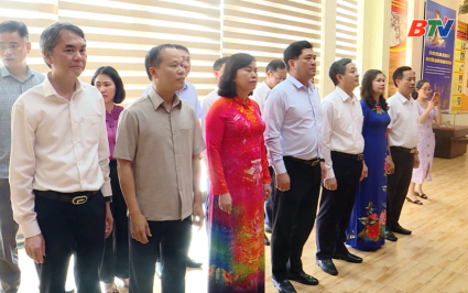 L&atilde;nh đạo tỉnh d&acirc;ng hương kỷ niệm 136 năm ng&agrave;y sinh Chủ tịch Hồ Ch&iacute; Minh