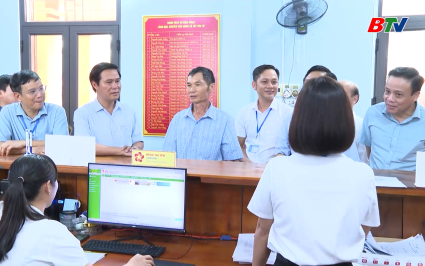 L&atilde;nh đạo tỉnh l&agrave;m việc tại x&atilde; T&acirc;y Y&ecirc;n Tử