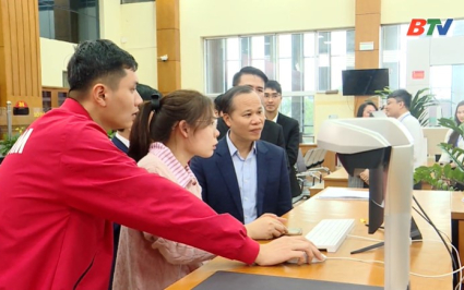 L&atilde;nh đạo tỉnh thăm, kiểm tra hoạt động đầu năm tại Trung t&acirc;m phục vụ h&agrave;nh ch&iacute;nh c&ocirc;ng tỉnh 