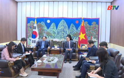 L&atilde;nh đạo UBND tỉnh ch&uacute;c Tết Đại sứ qu&aacute;n H&agrave;n Quốc v&agrave; Unesco