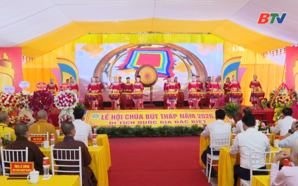 Khai hội ch&ugrave;a B&uacute;t Th&aacute;p 