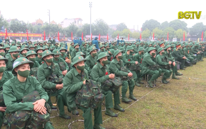Lễ giao nhận qu&acirc;n tại huyện Hiệp H&ograve;a, Y&ecirc;n Dũng, T&acirc;n Y&ecirc;n, Lạng Giang