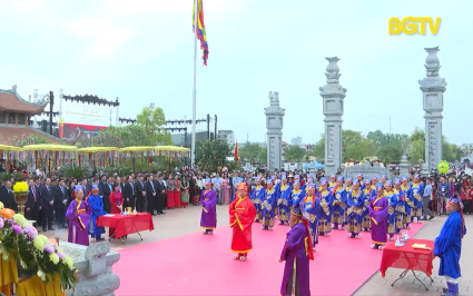 Lễ tế mở cửa đền v&agrave; d&acirc;ng hương tại Đền Xương Giang 