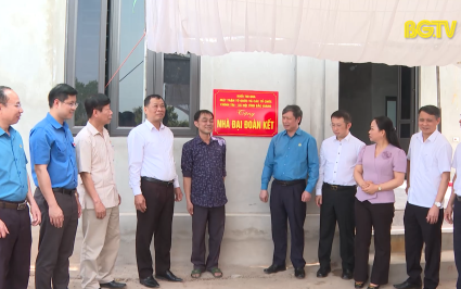 Li&ecirc;n đo&agrave;n Lao động tỉnh chung tay xo&aacute; nh&agrave; tạm, nh&agrave; dột n&aacute;t
