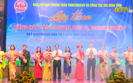 Li&ecirc;n hoan tiếng h&aacute;t đơn vị đạt chuẩn văn h&oacute;a ti&ecirc;u biểu