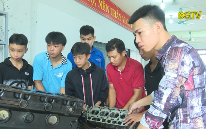 Li&ecirc;n kết với doanh nghiệp đ&agrave;o tạo nghề, giải quyết việc l&agrave;m