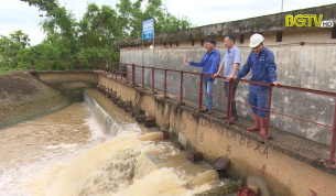Li&ecirc;n tục bơm ti&ecirc;u nước đệm để hạn chế ngập &uacute;ng