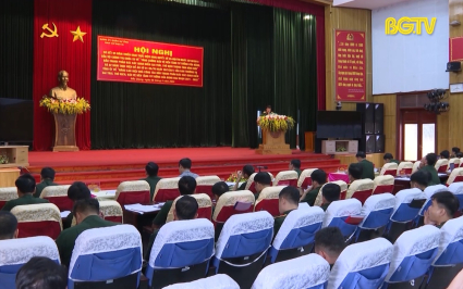 Lực lượng vũ trang đấu tranh phản b&aacute;c c&aacute;c quan điểm sai tr&aacute;i, th&ugrave; địch